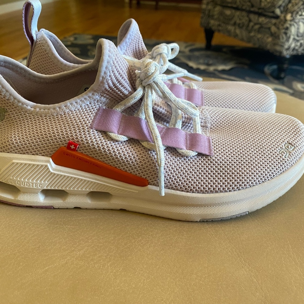 Women’s On Cloud size 7
